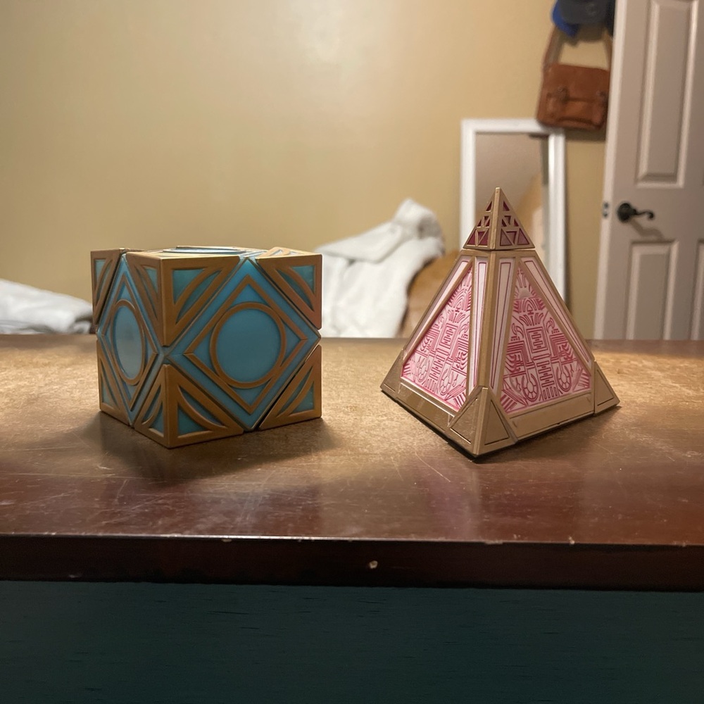 Jedi & Sith Holocrons/Kyber Crystals